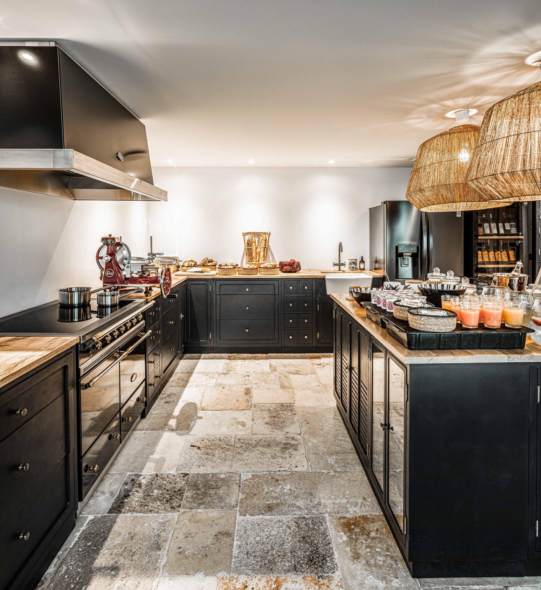 Maisons du Monde Hôtel & Suites - La Rochelle Vieux Port by null