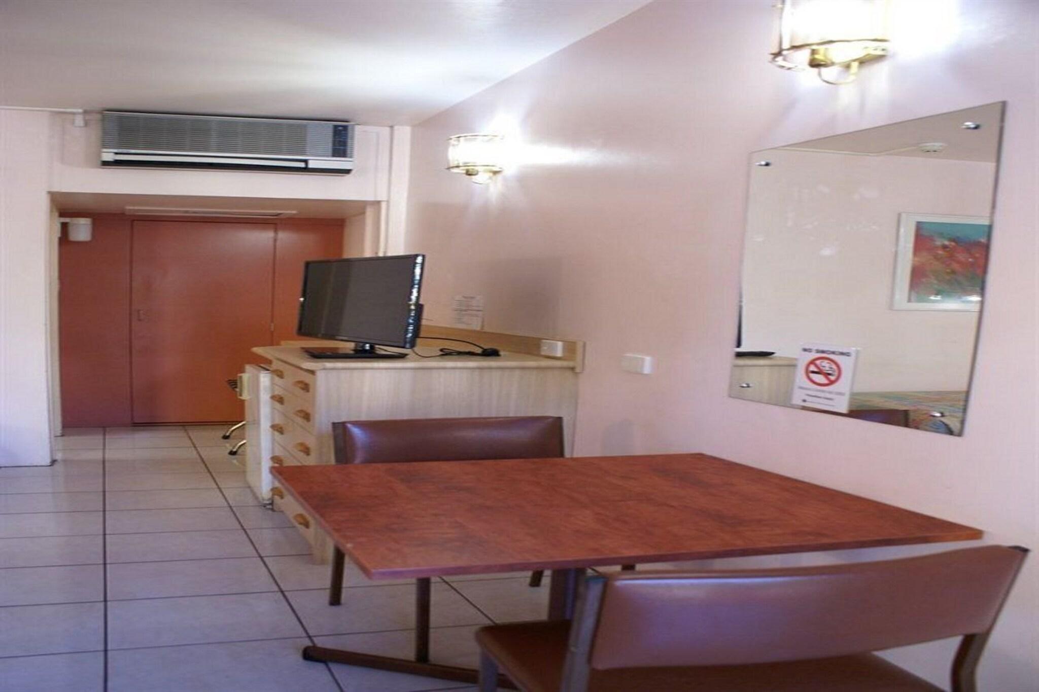 Darwin Poinciana Inn