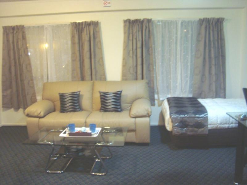 Airport Travel Air Motor Inn