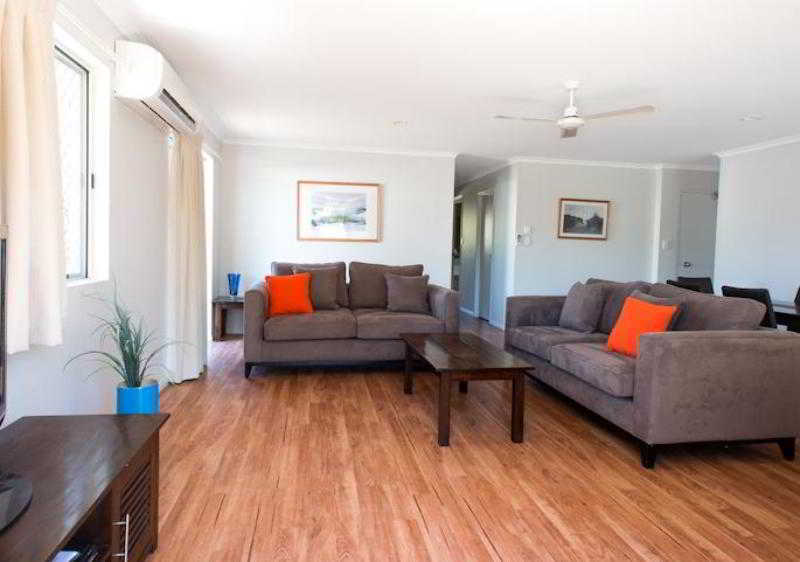 Noosa Sun stay along the River by null