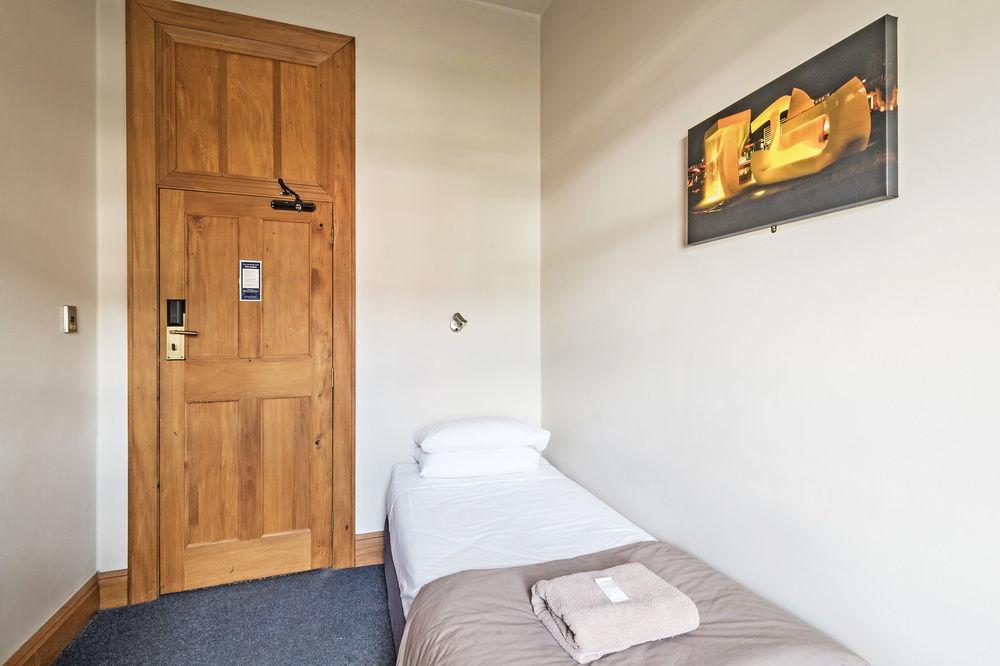 The Cambridge Hotel by null