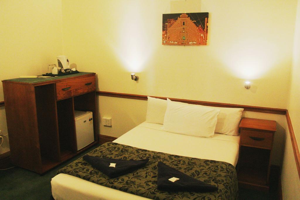 The Cambridge Hotel by null