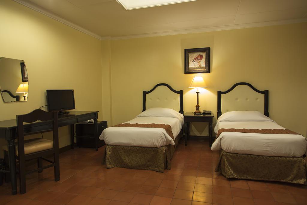 White Knight Hotel Intramuros by null