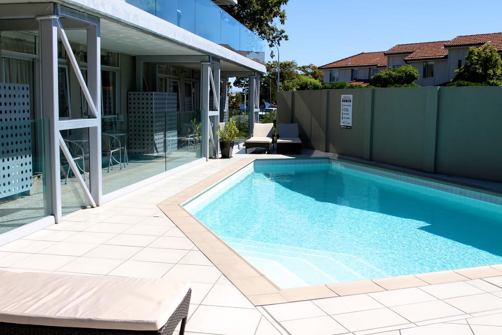 Trailways Hotel Nelson