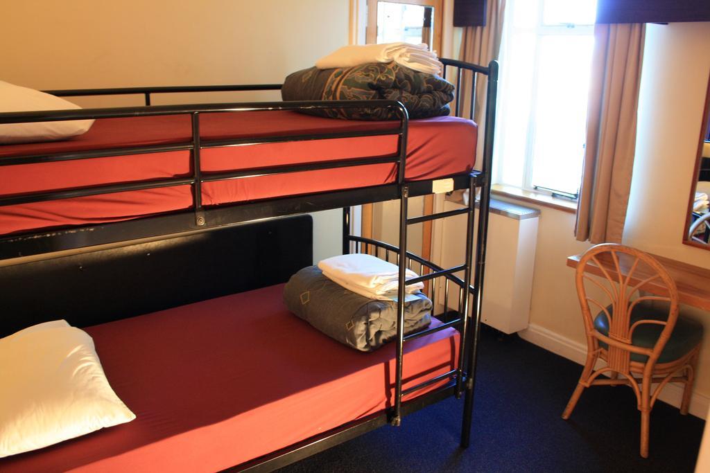 Hotel Waterloo & Backpackers by null