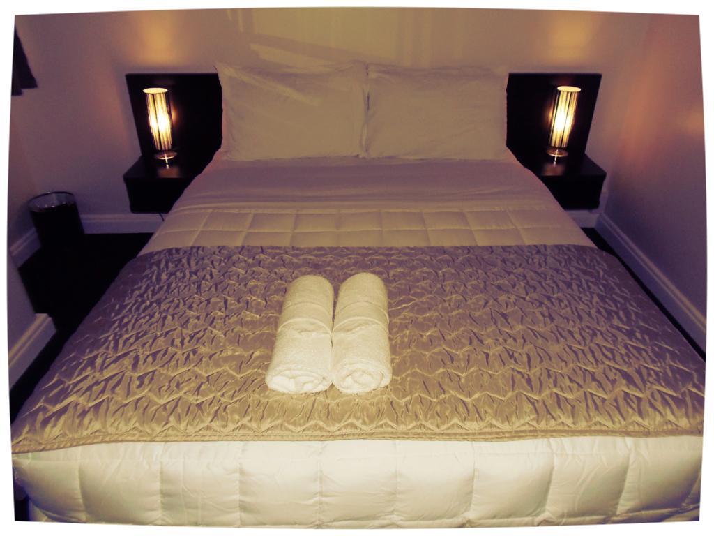 Hotel Waterloo & Backpackers by null