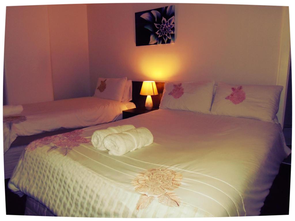 Hotel Waterloo & Backpackers by null