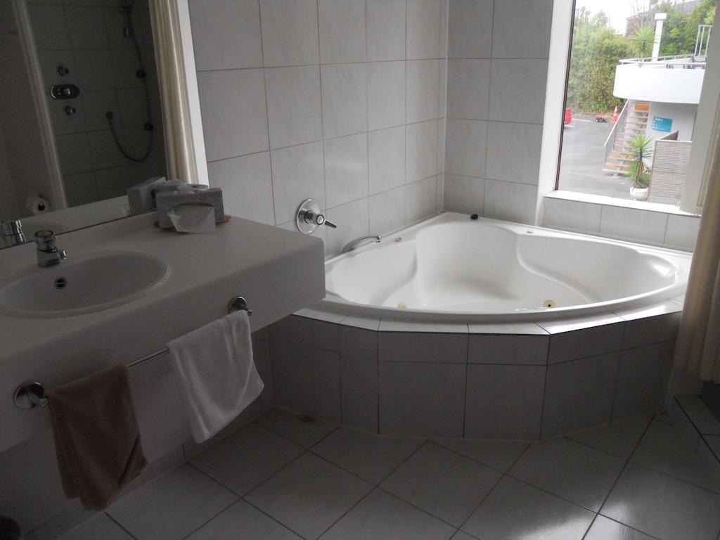 Carnmore Hotel Takapuna by null