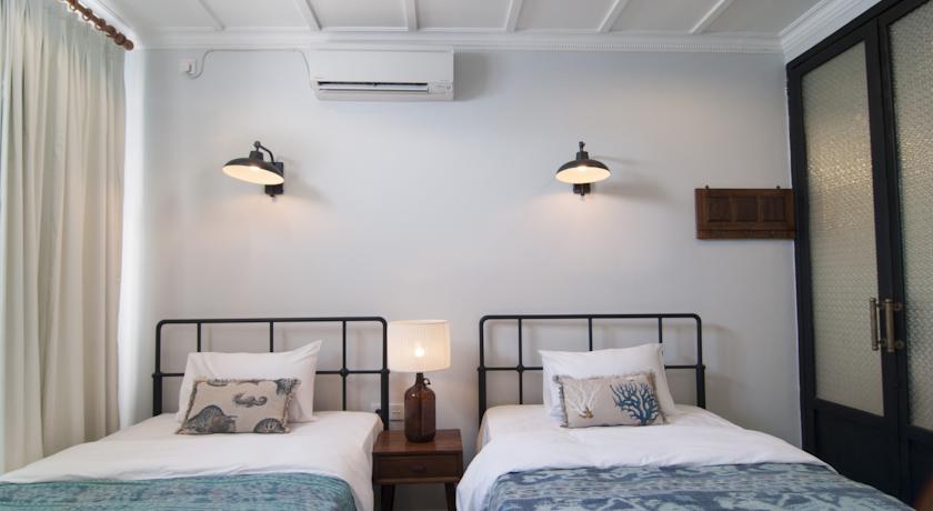 Brown Feather Hotel by null