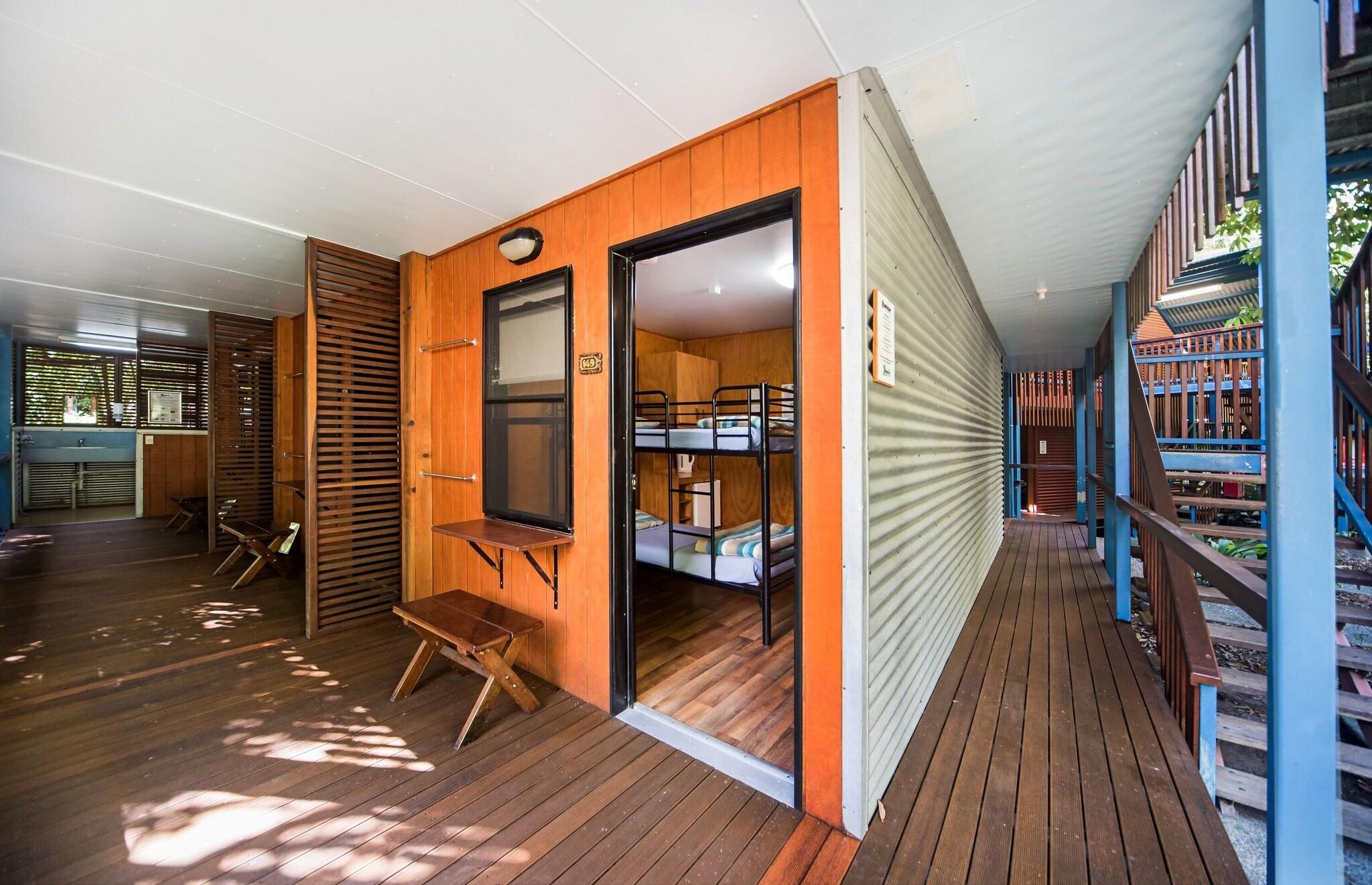 Magnums Hotel by null