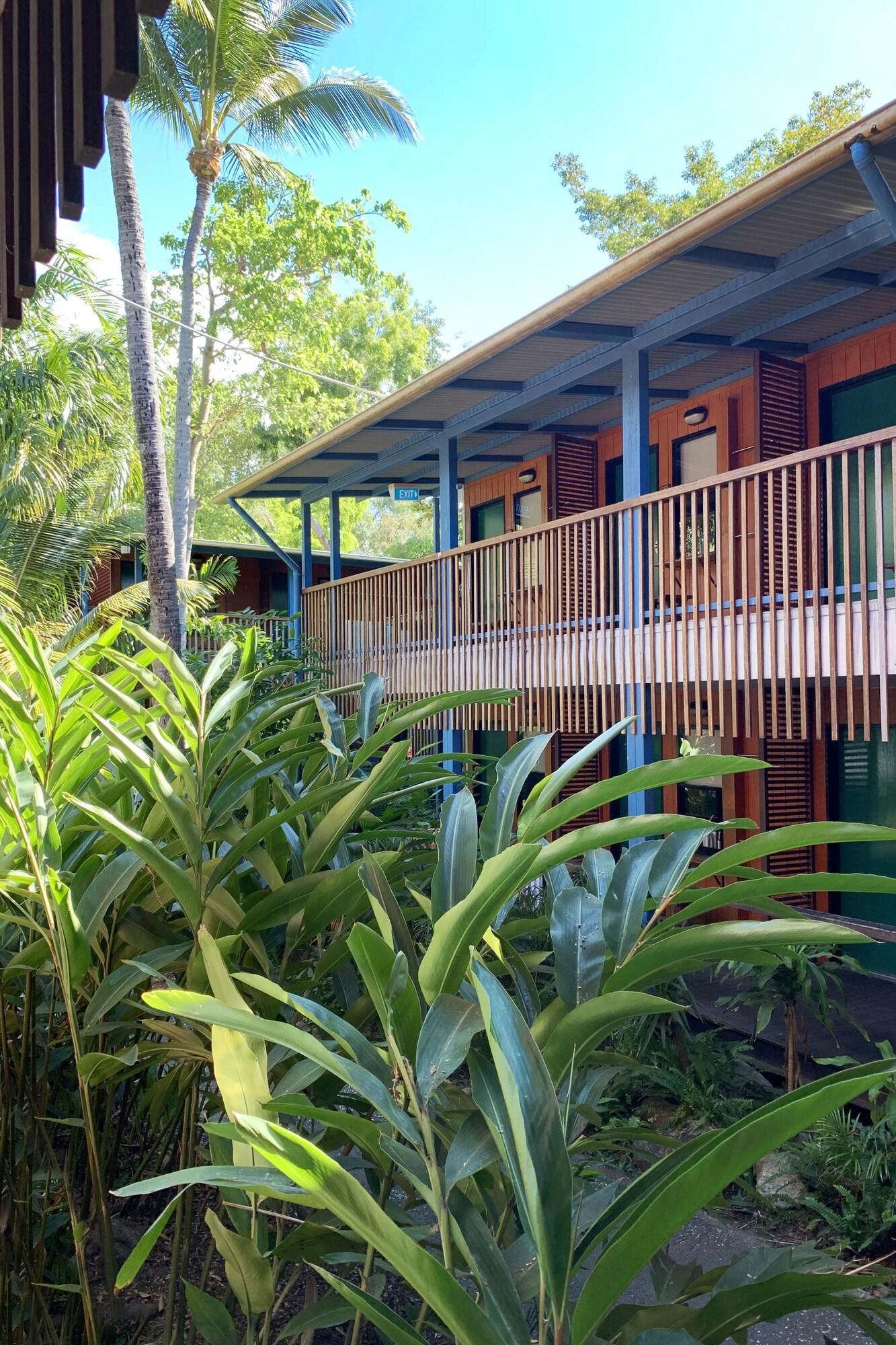 Magnums Hotel by null