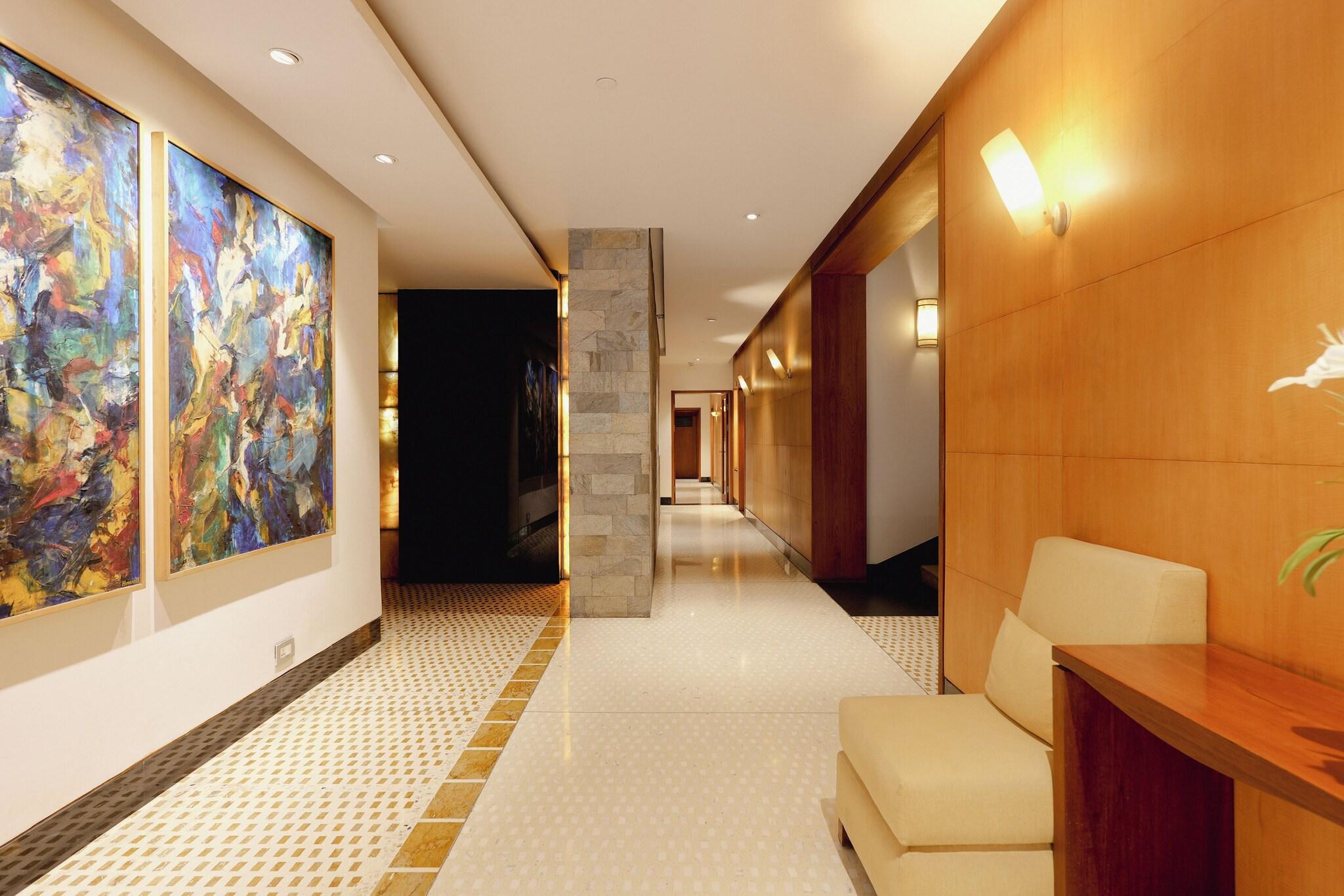 The Manor Hotel by null