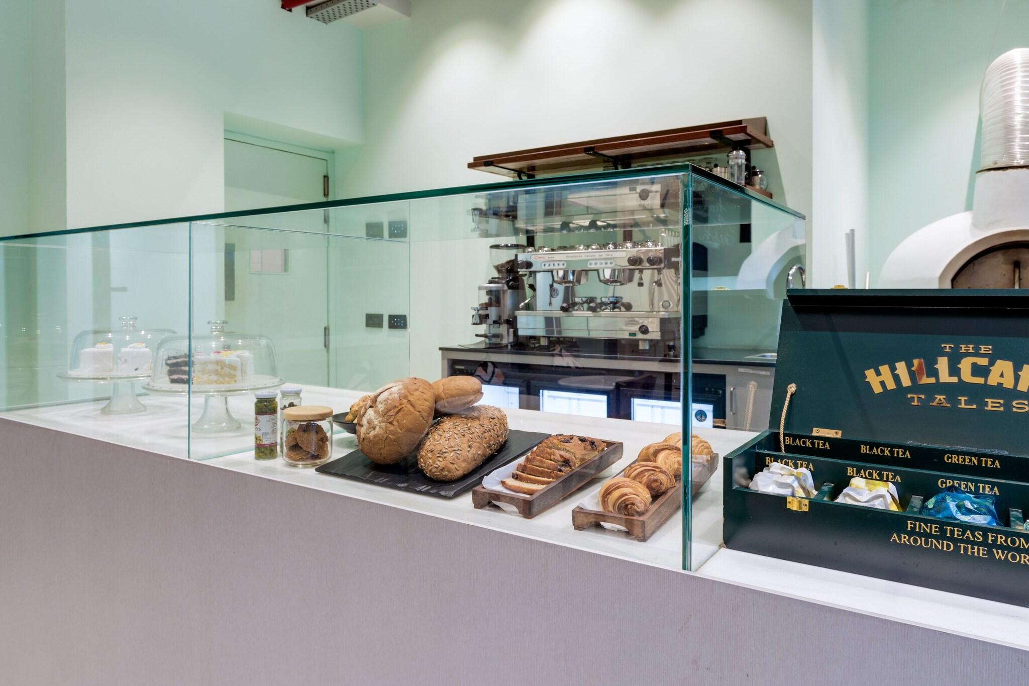 The Manor Hotel by null