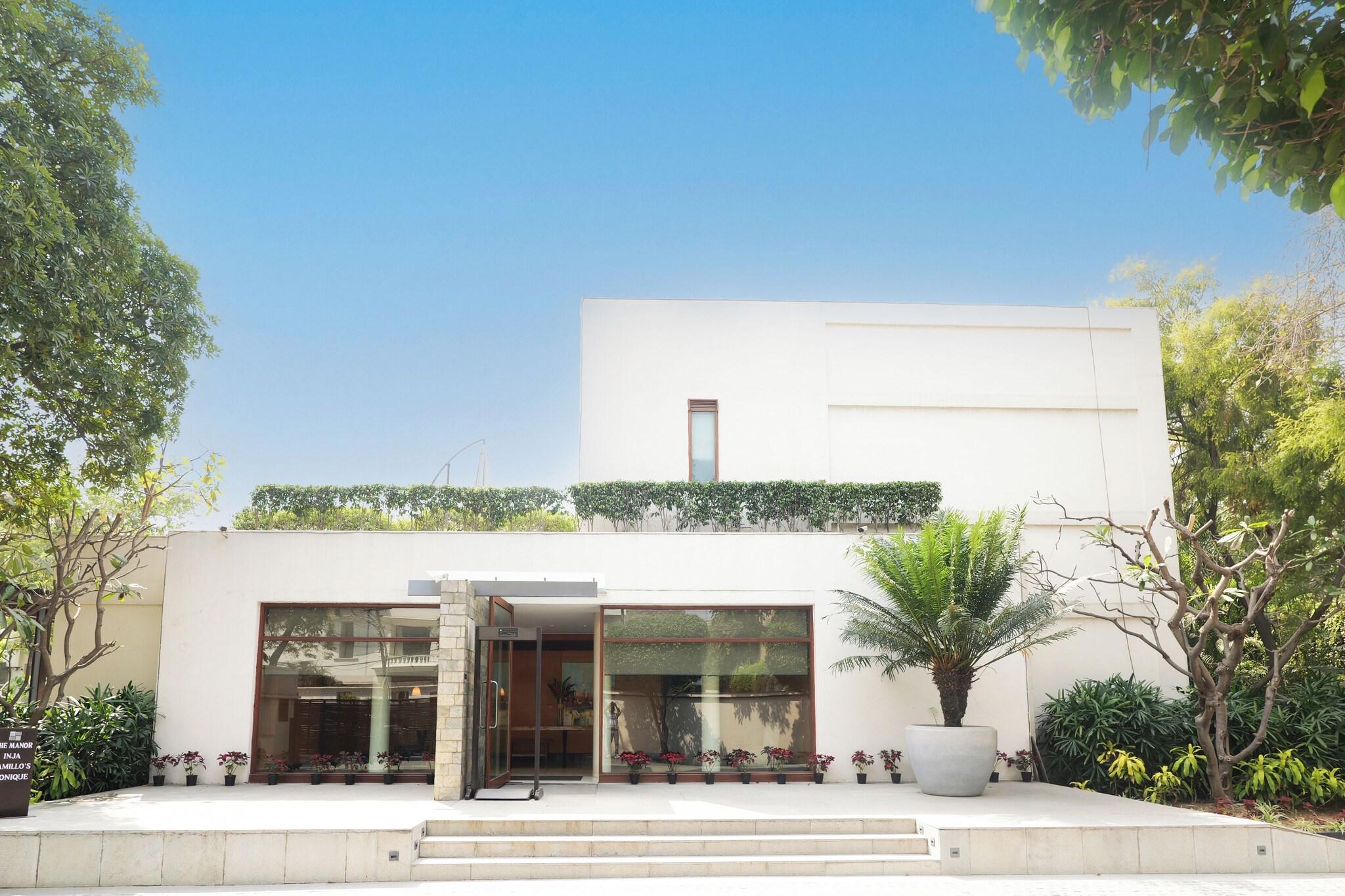 The Manor Hotel by null