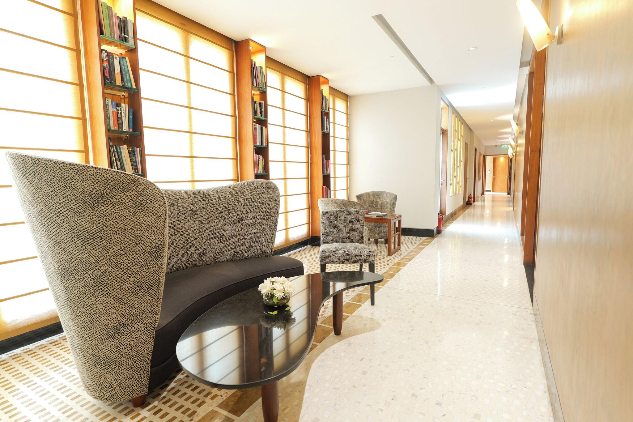 The Manor Hotel by null