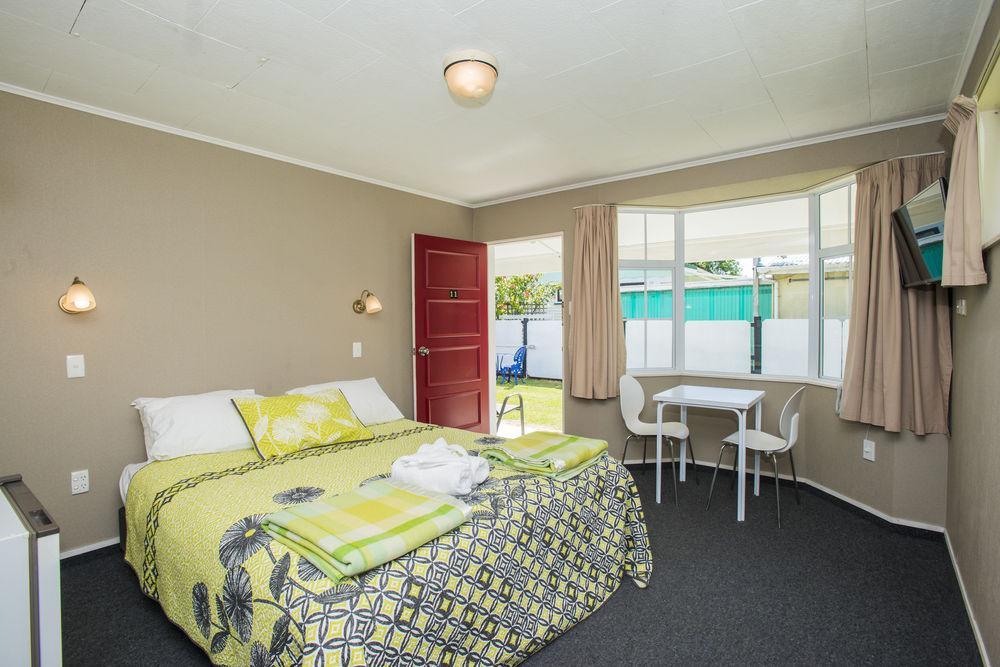 Colonial Motor Lodge
