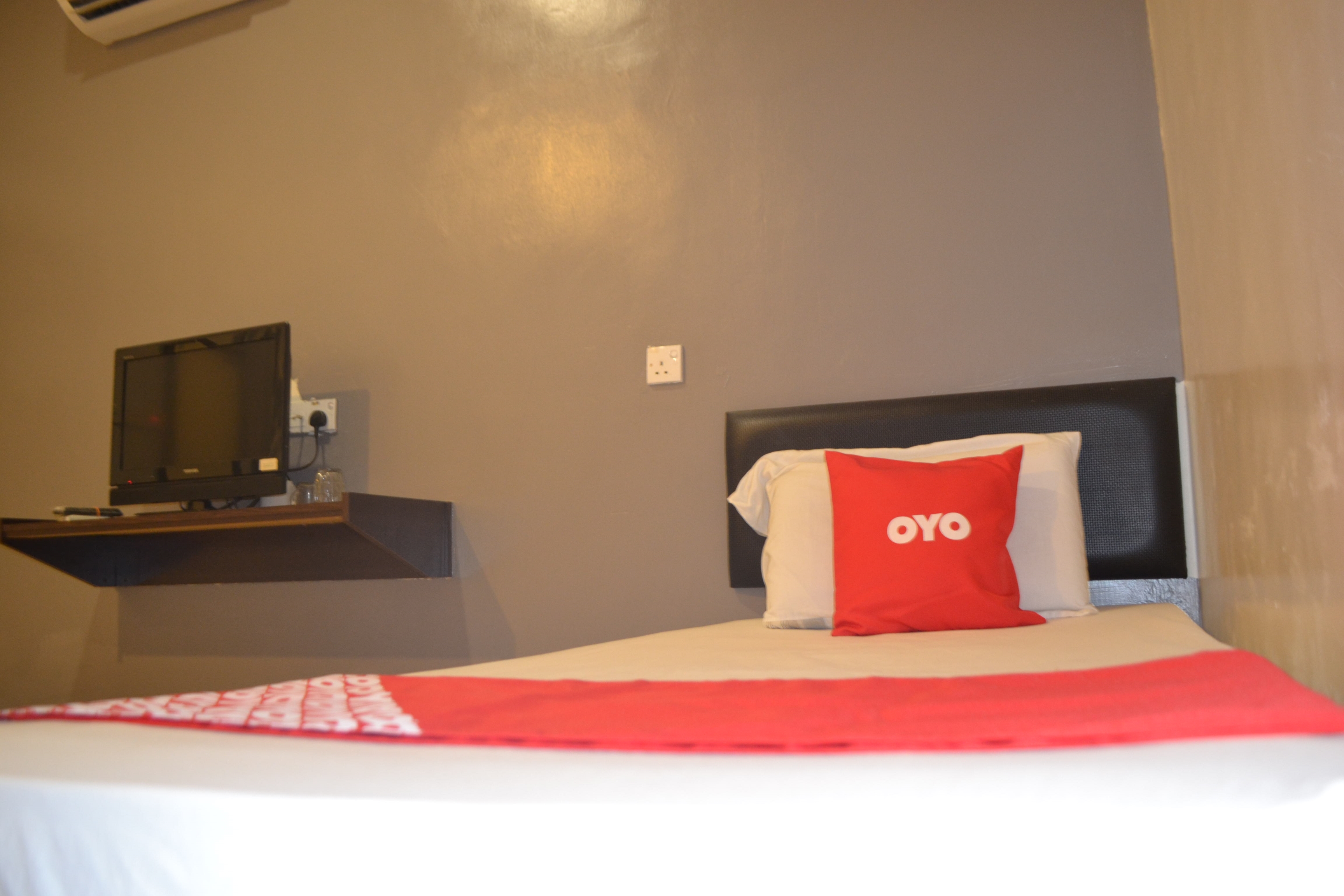 OYO 89715 CK Hotel