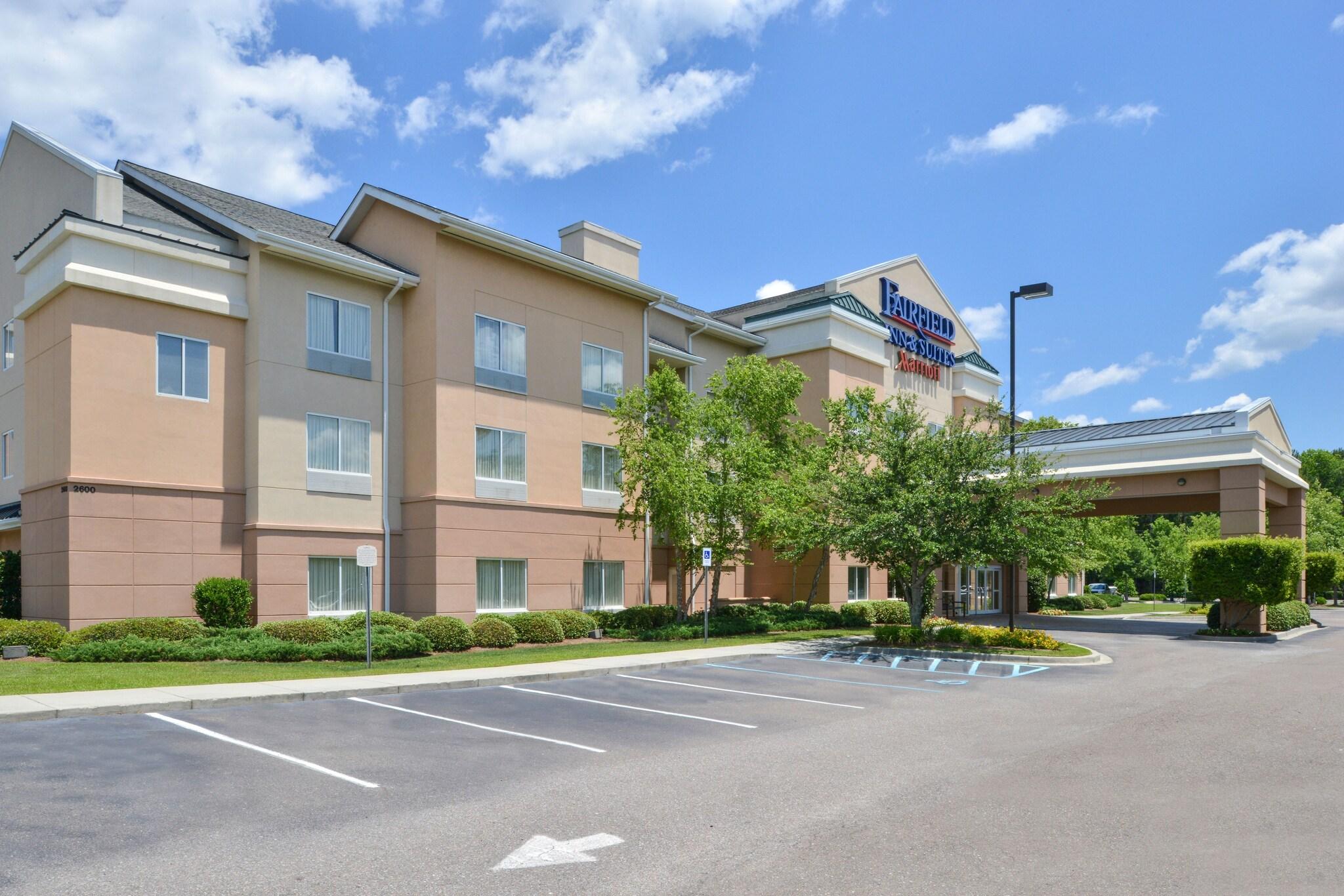 Fairfield Inn & Suites by Marriott Charleston North/University Area image