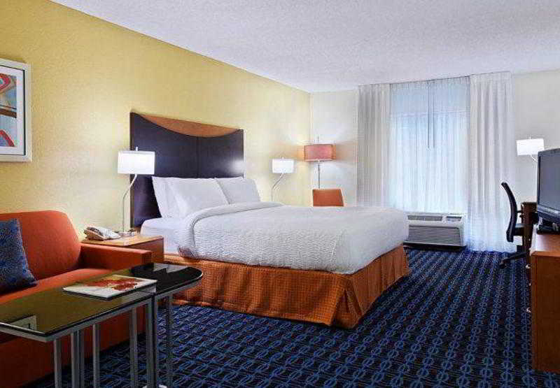 Fairfield Inn & Suites Charlotte Arrowood