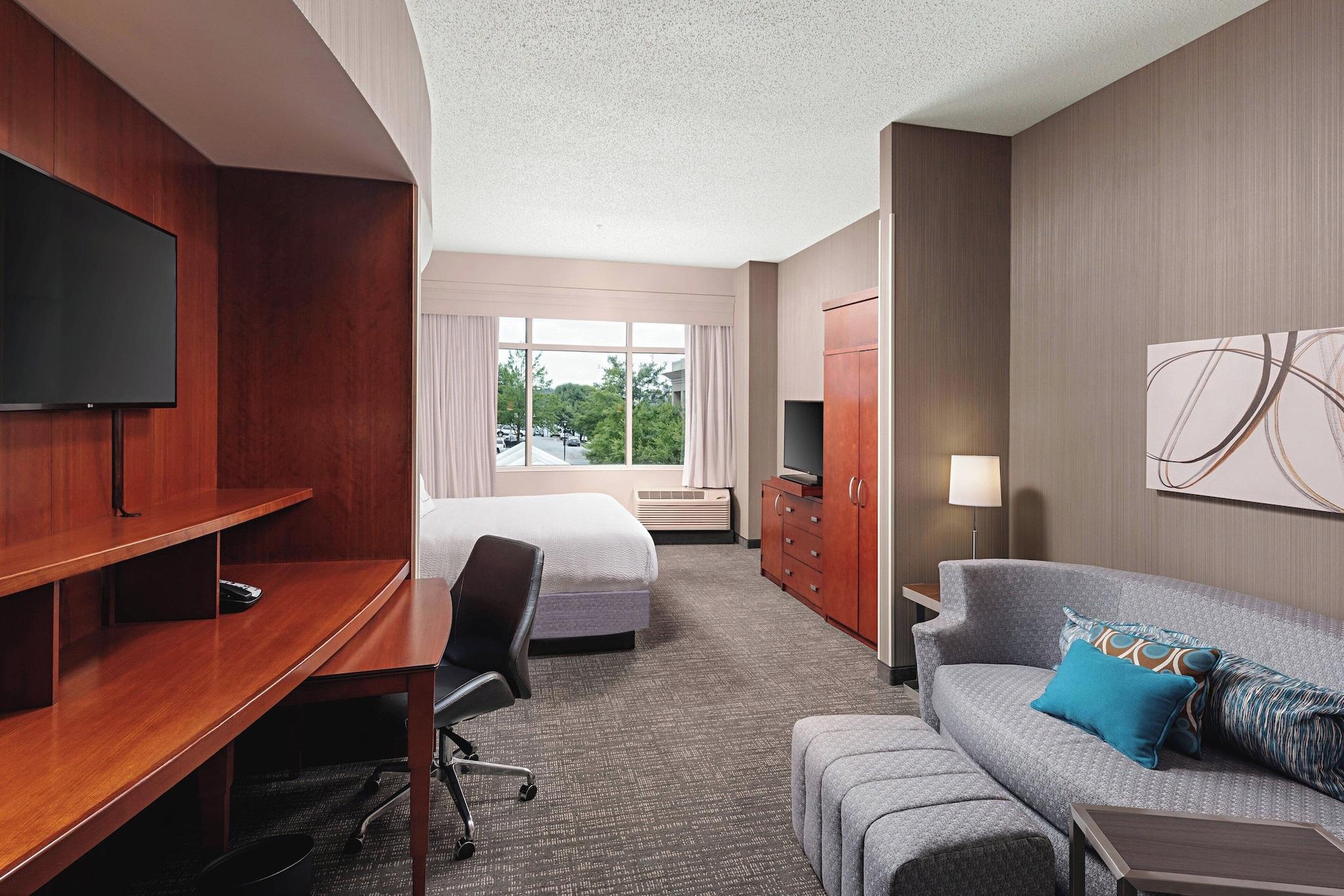 Courtyard by Marriott Greenville Downtown