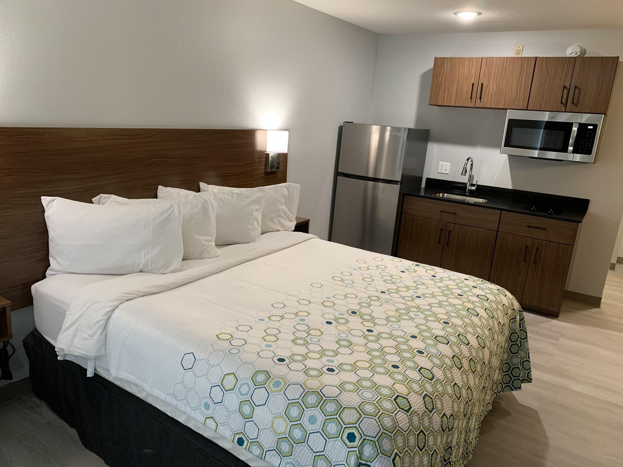 Hometowne Studios East Lansing–Okemos