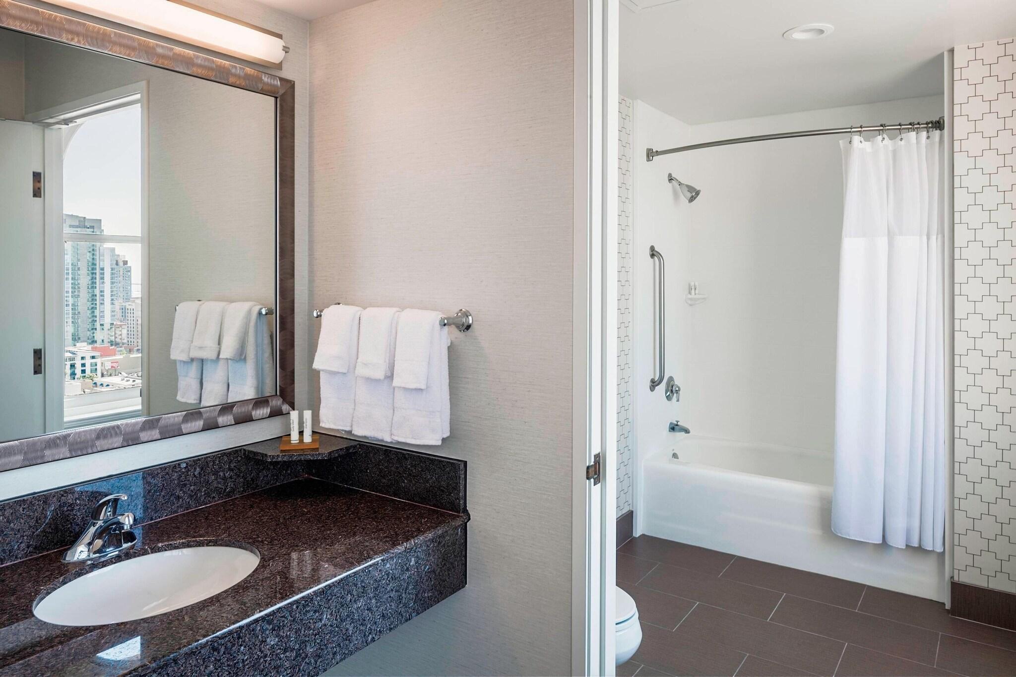 Courtyard by Marriott San Diego Downtown by null