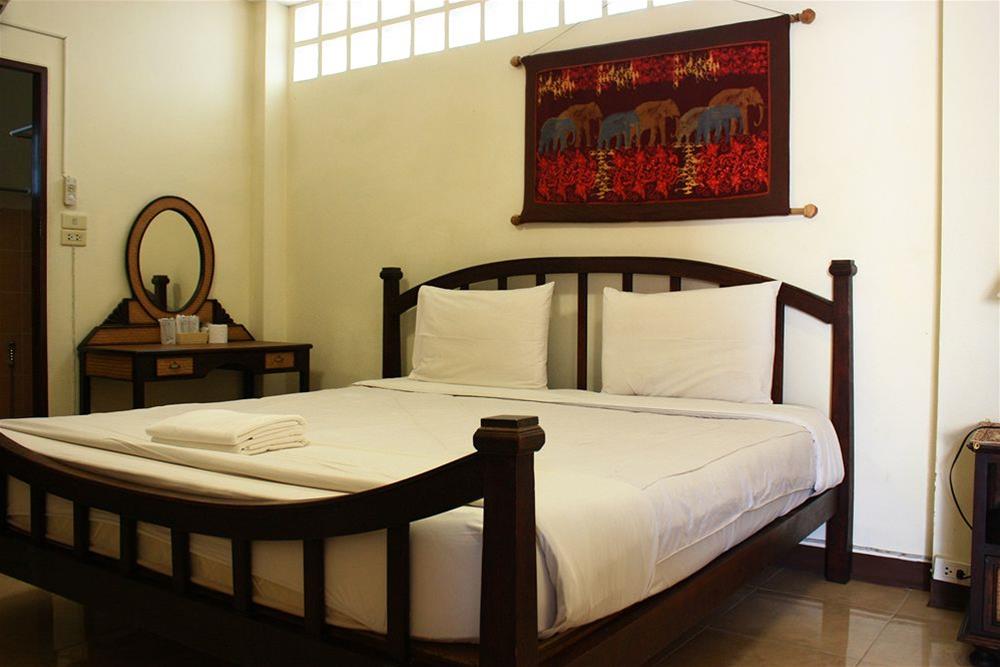 โรงแรมตีฆ้อง Tri Gong Hotel (SHA Extra Plus) by null