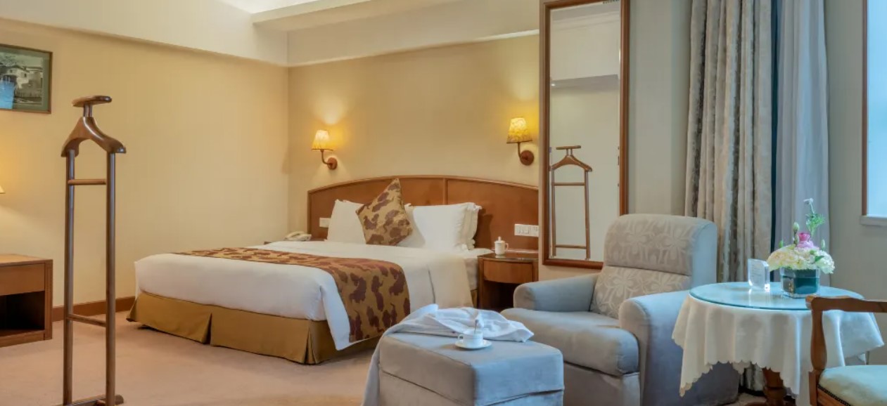 Dolton Resort Hotel