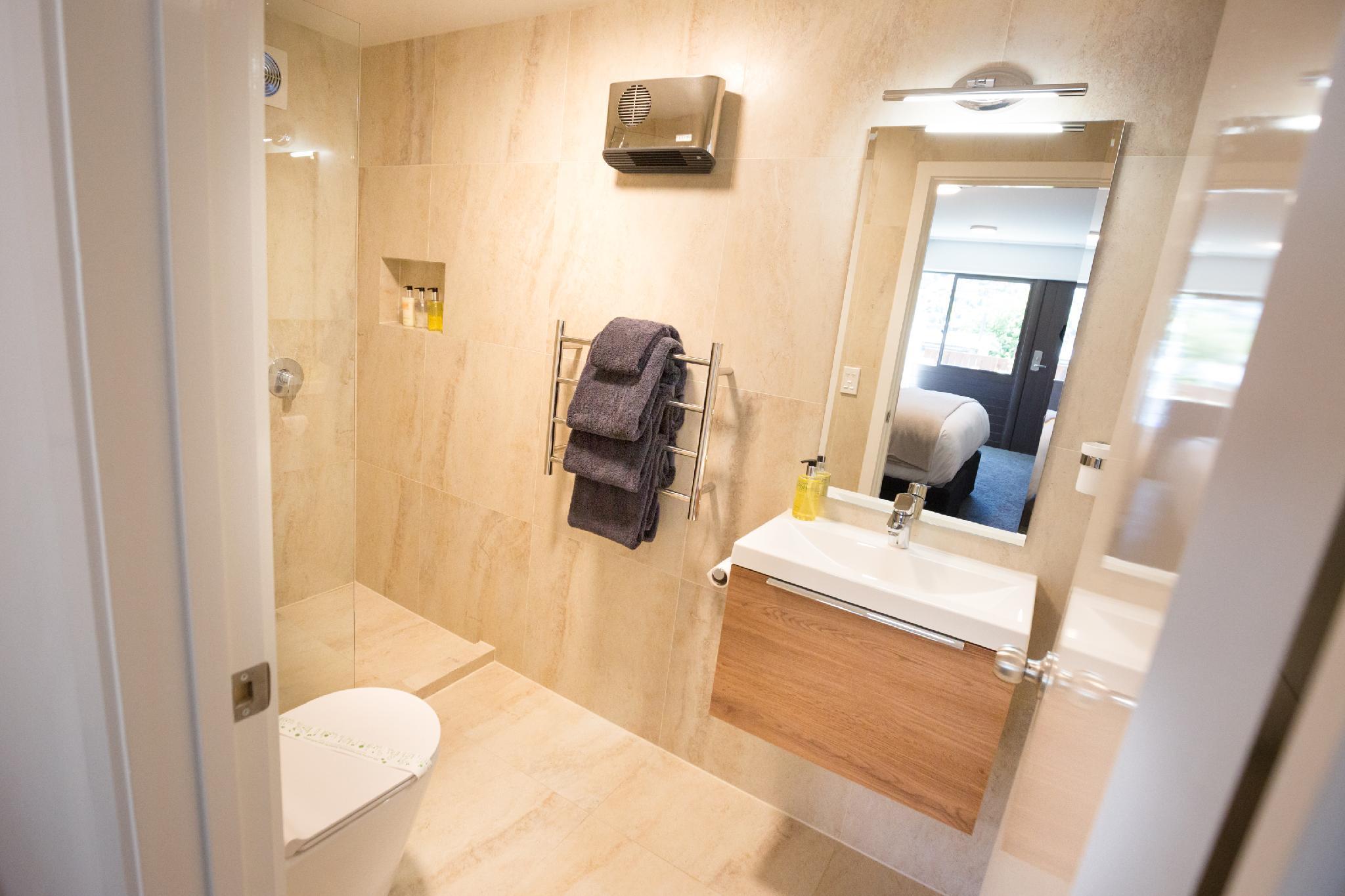 Lomond Lodge Motel & Apts by null