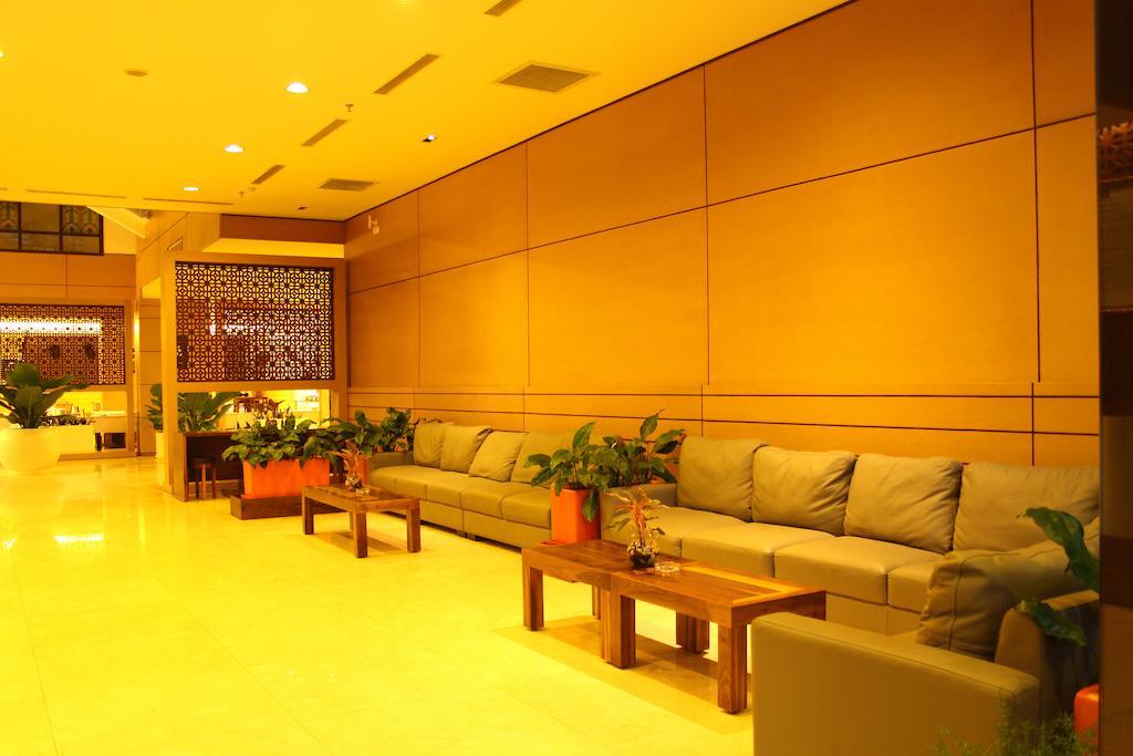 Nhi Phi Hotel by null