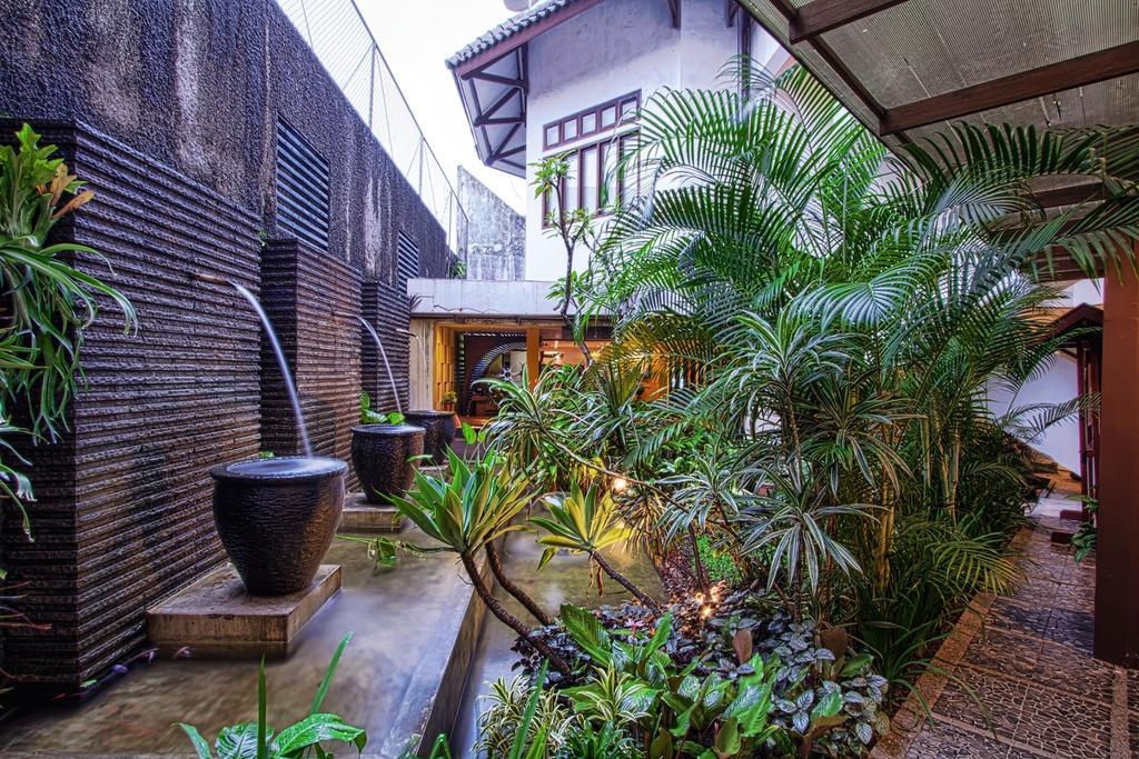 Tuwuh Hotel at Kayutangan by null