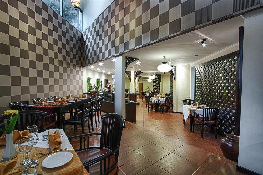 Tuwuh Hotel at Kayutangan by null
