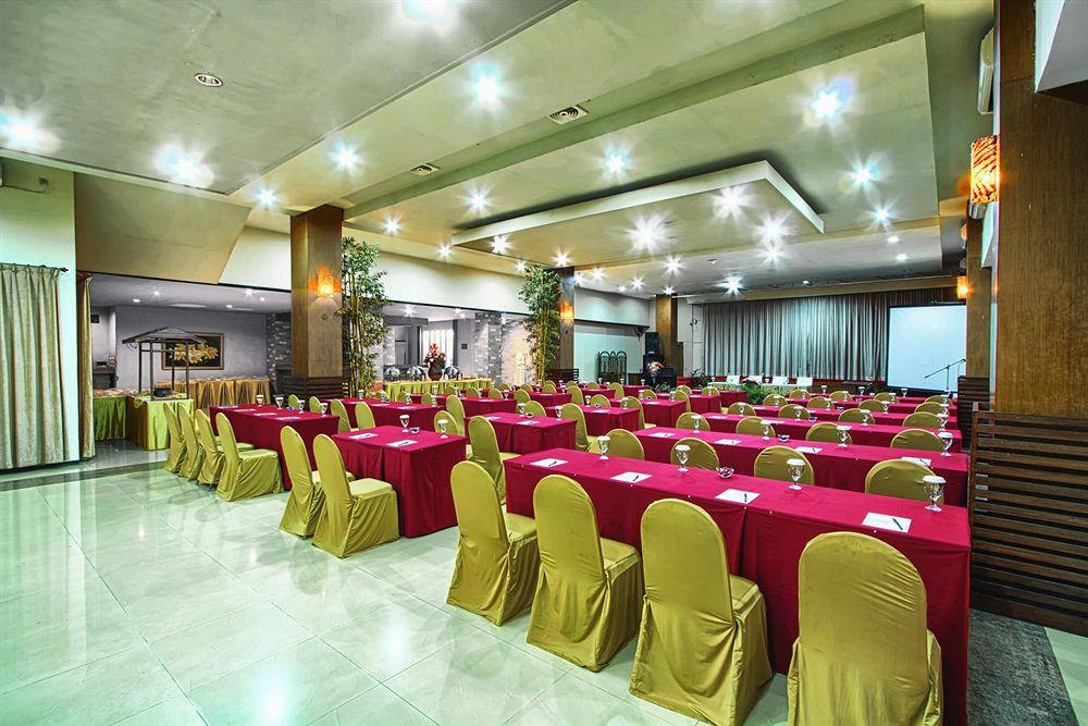 Tuwuh Hotel at Kayutangan by null