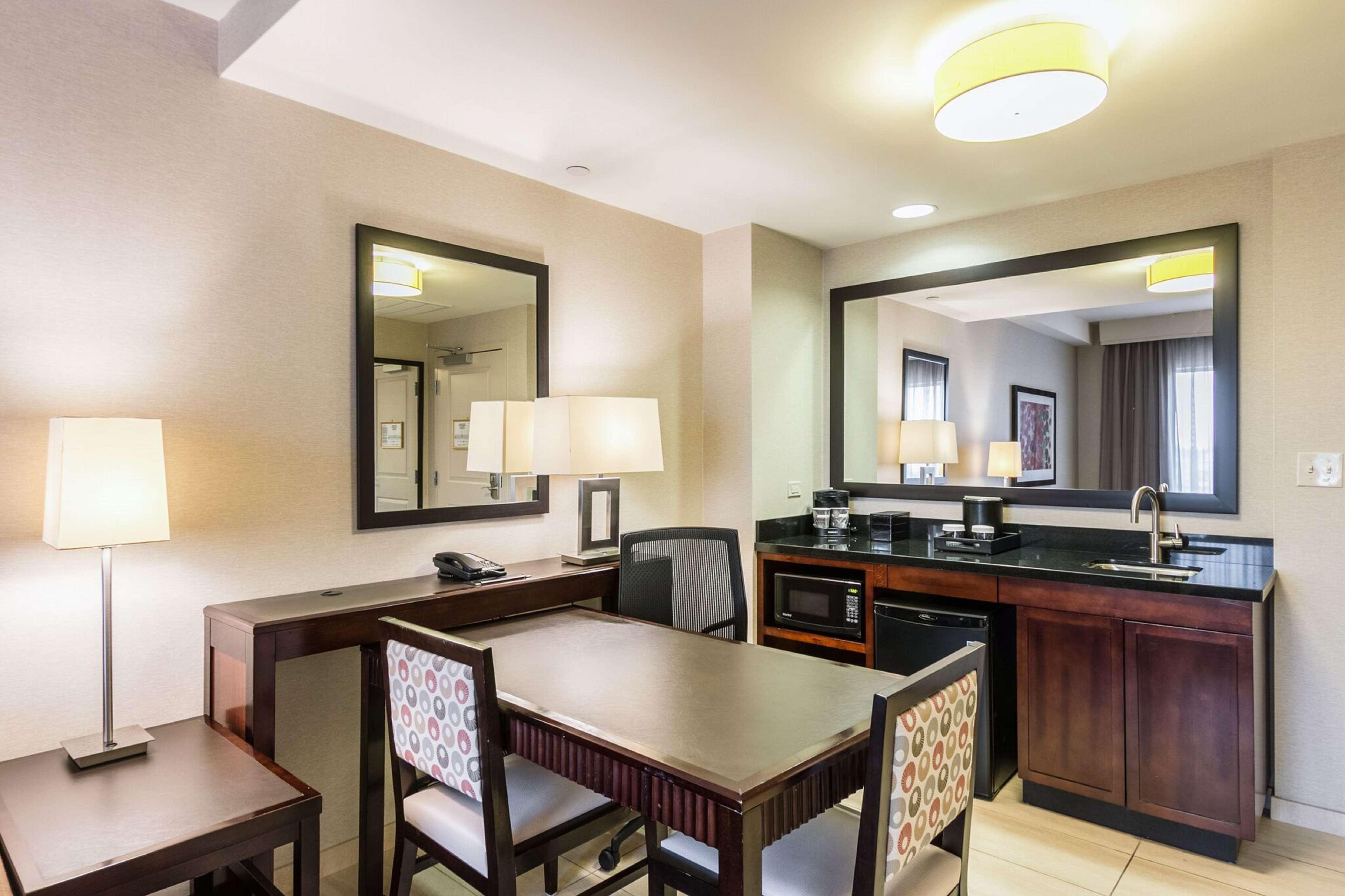 Embassy Suites Elizabeth Newark Airport