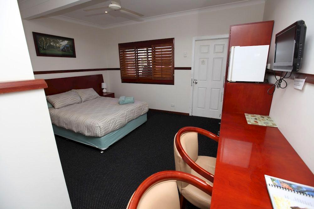 Across Country Motor Inn