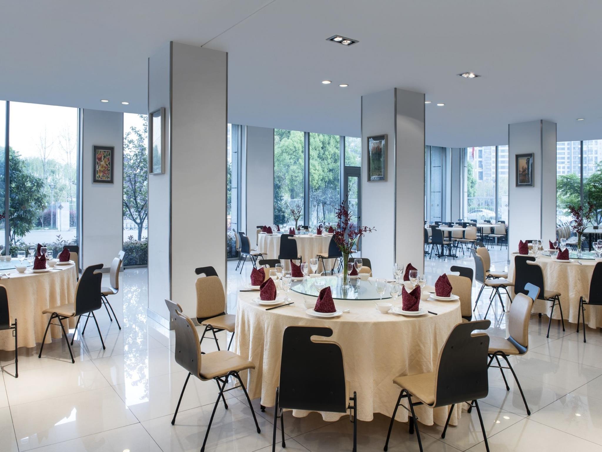 Jinling Expo Center Hotel