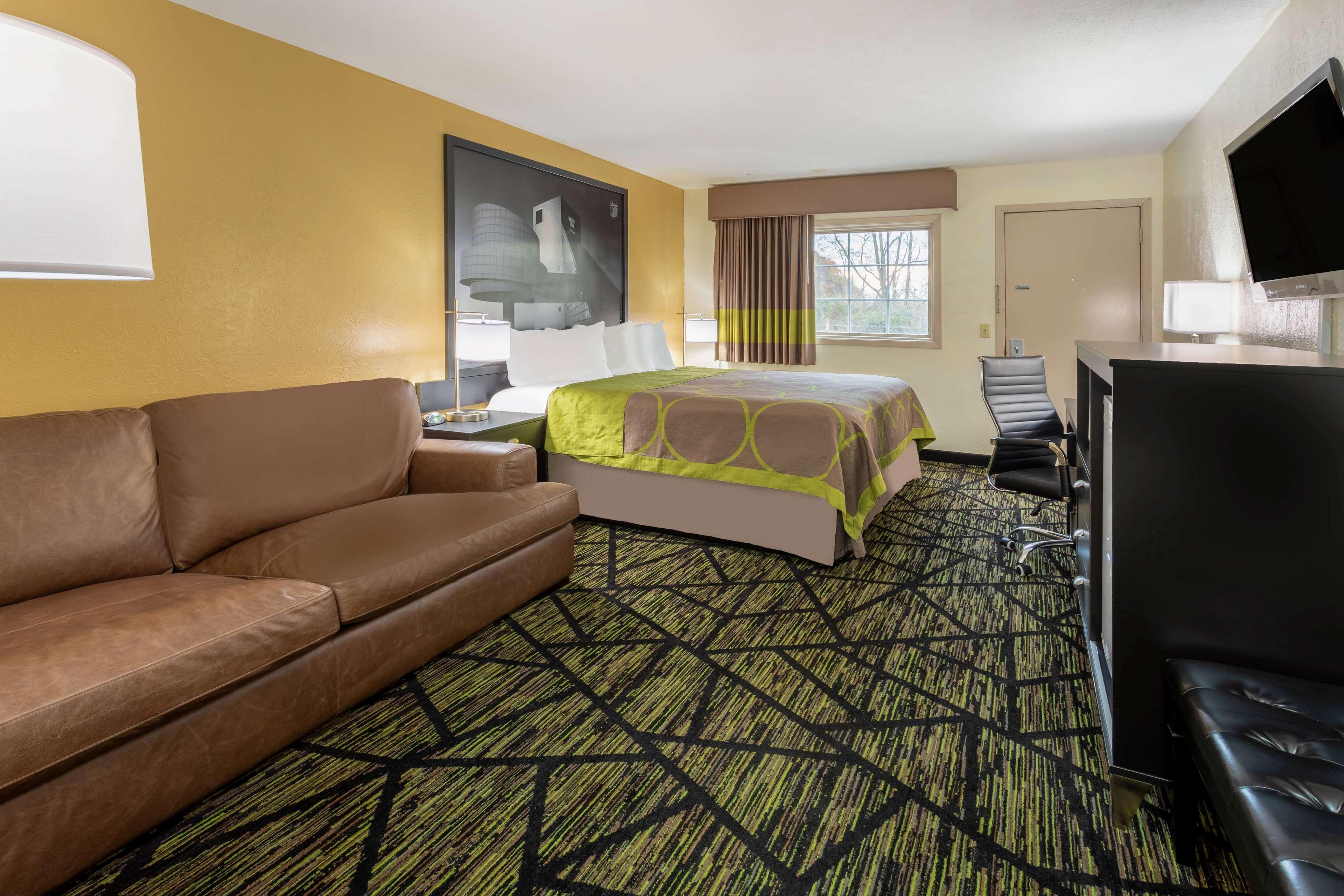 Super 8 by Wyndham Wooster