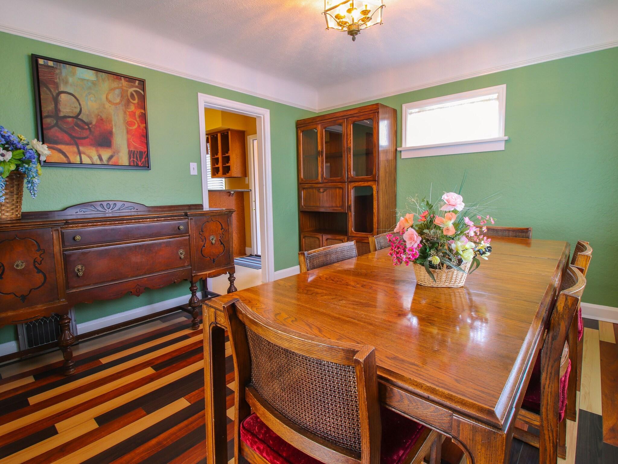 James Bay Hotel & Suites