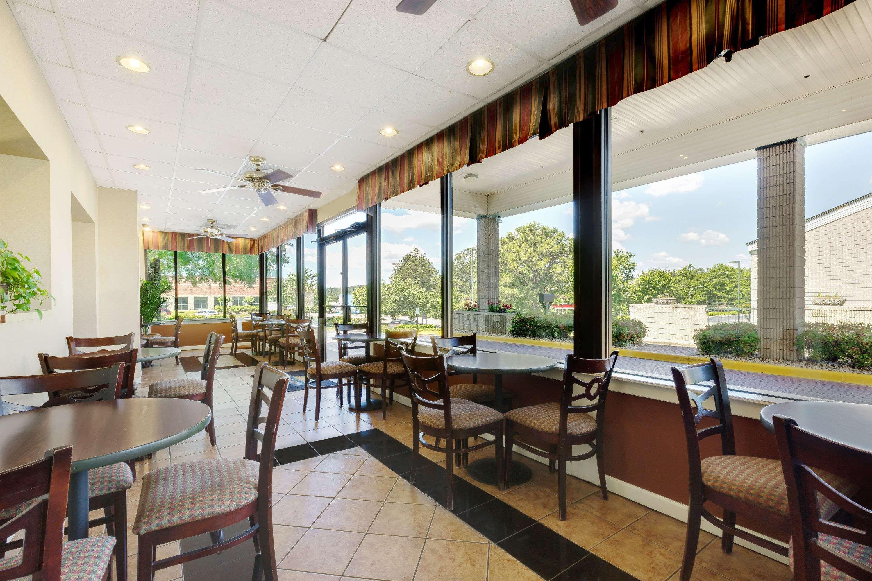 Days Inn by Wyndham Galleria-Birmingham