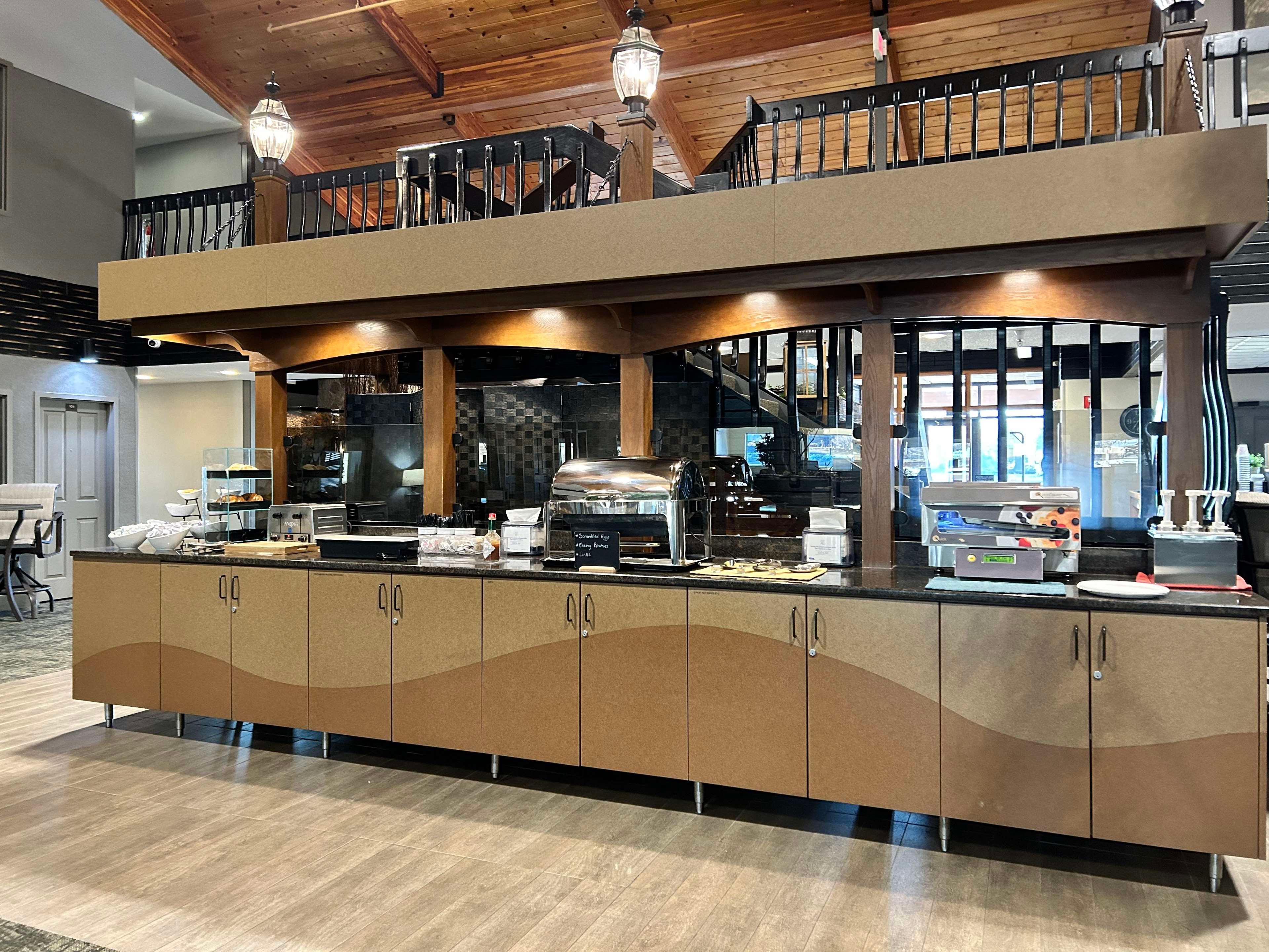 Heartland Inn & Suites, Surestay Collection By Bw