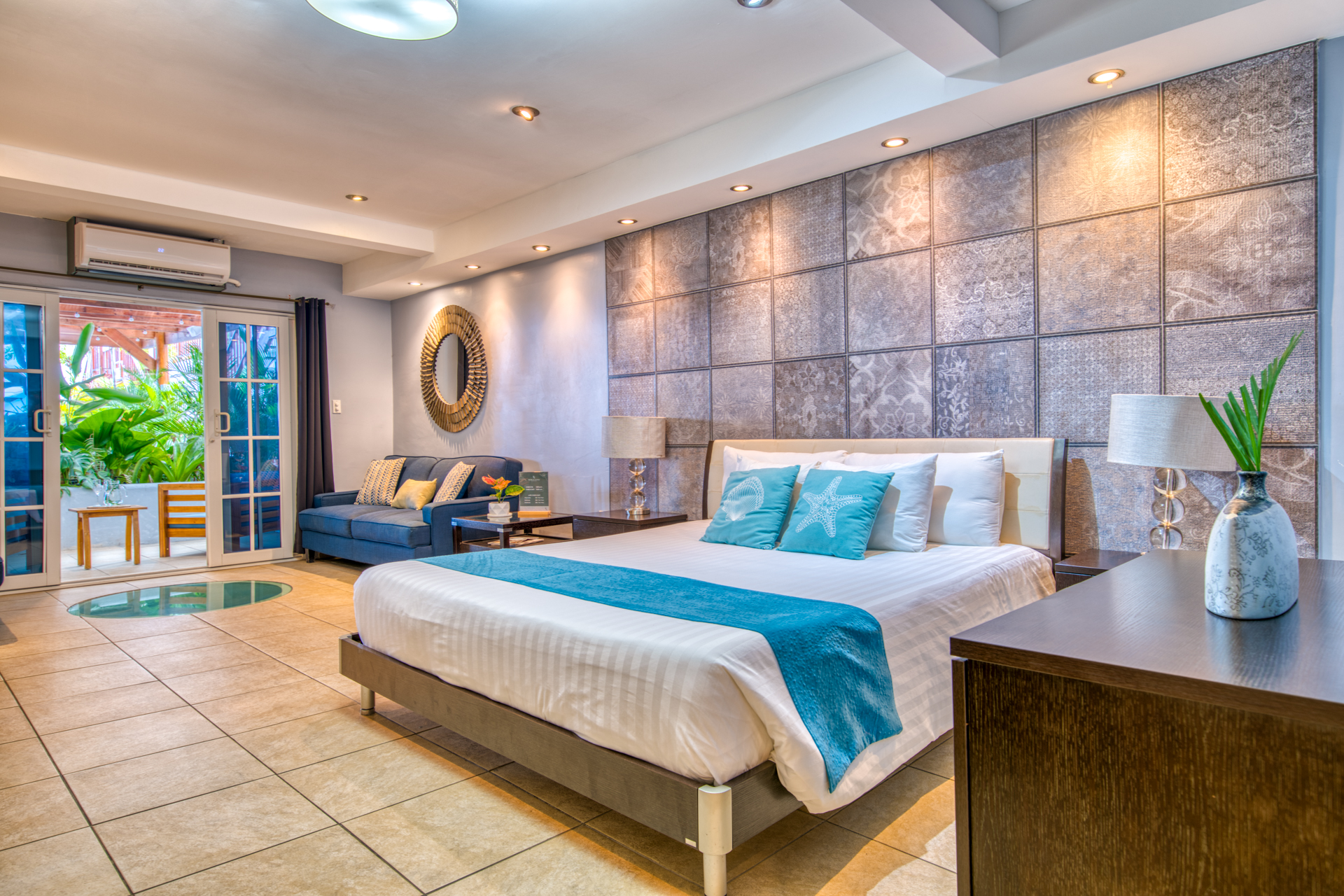 Tropical Suites Hotel by null