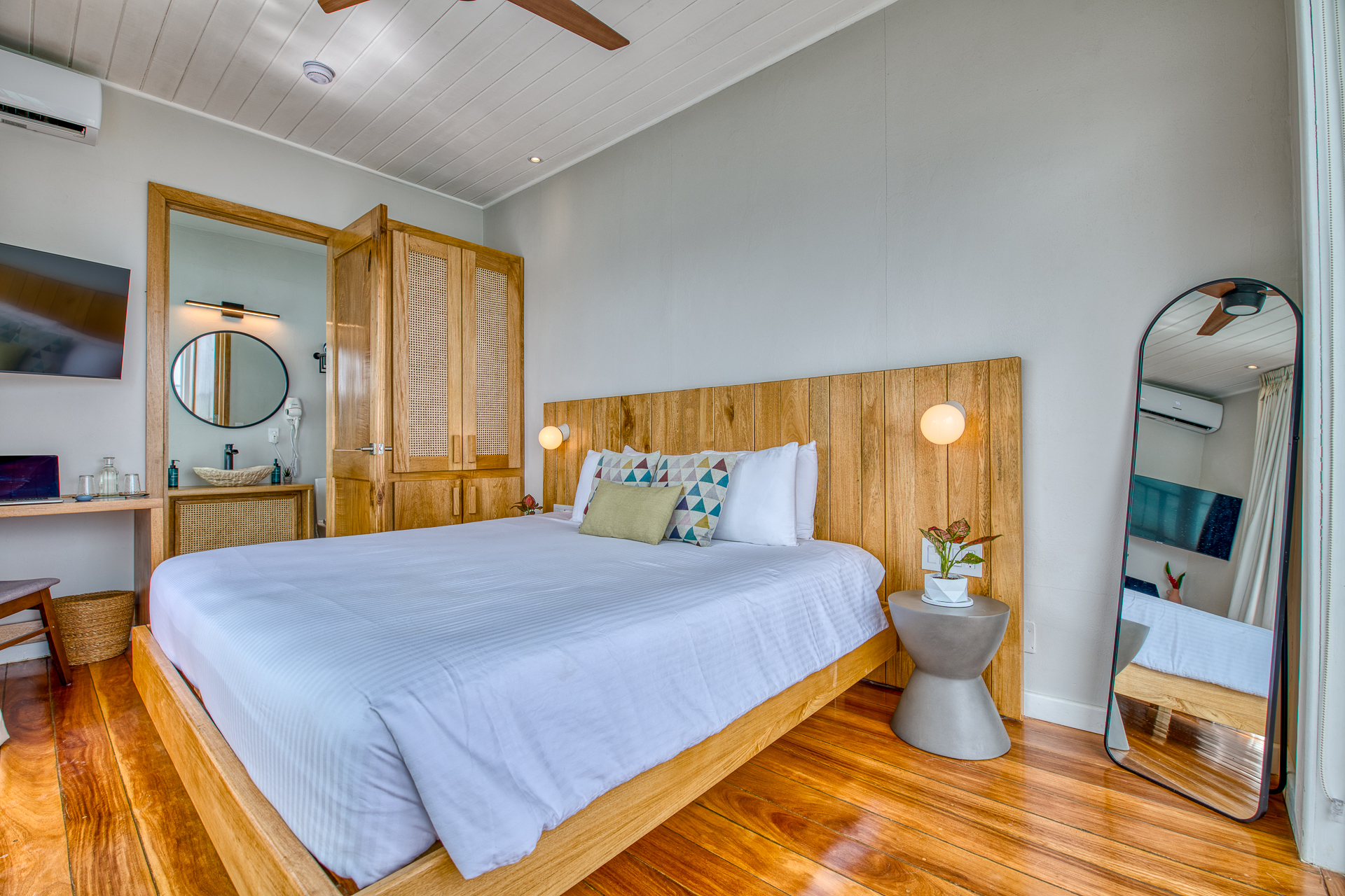 Tropical Suites Hotel by null