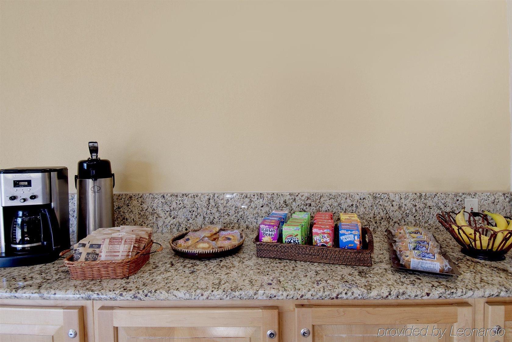 Americas Best Value Inn & Suites Bismarck