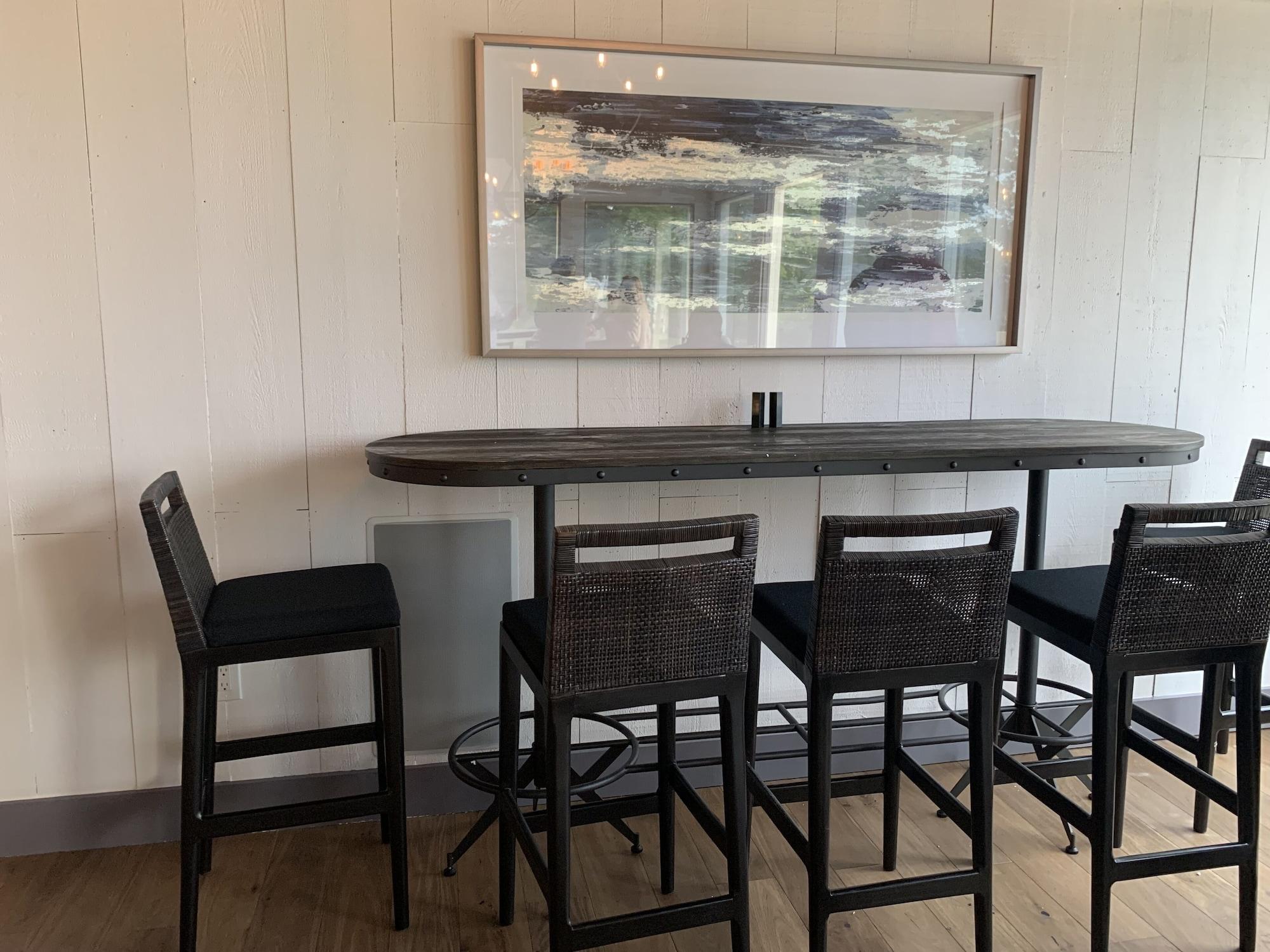 Smugglers Cove Inn Oceanfront Resort