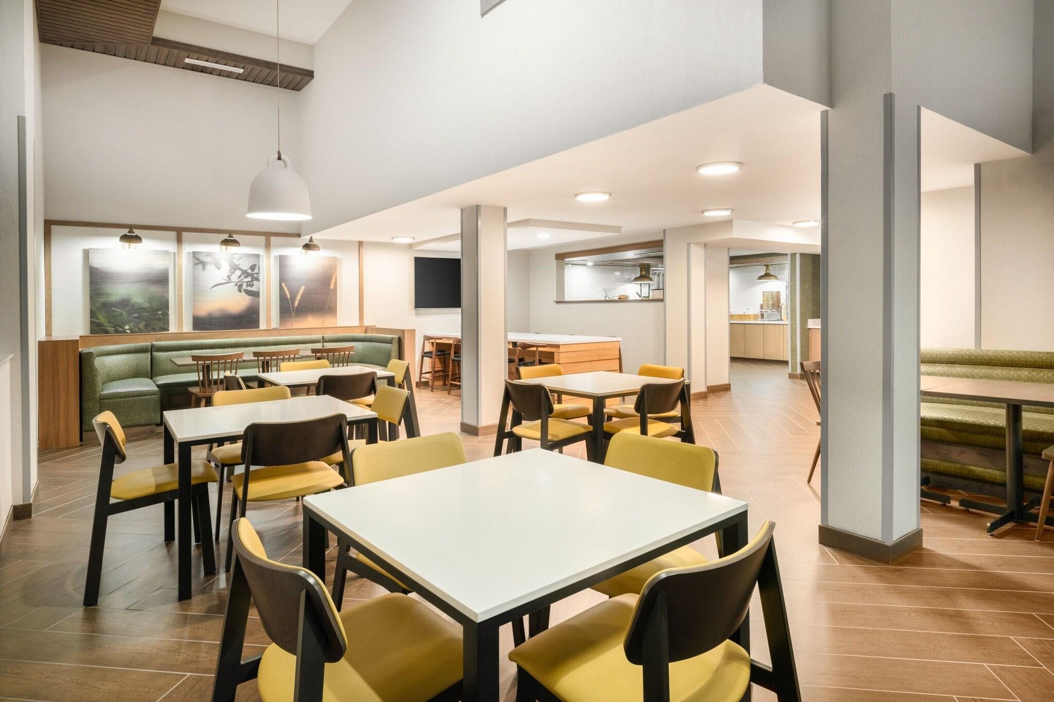 Days Hotel by Wyndham Boulder