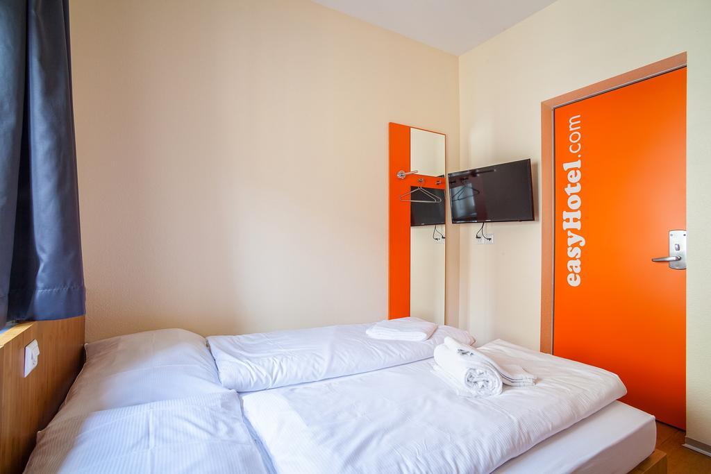 easyHotel Basel by null