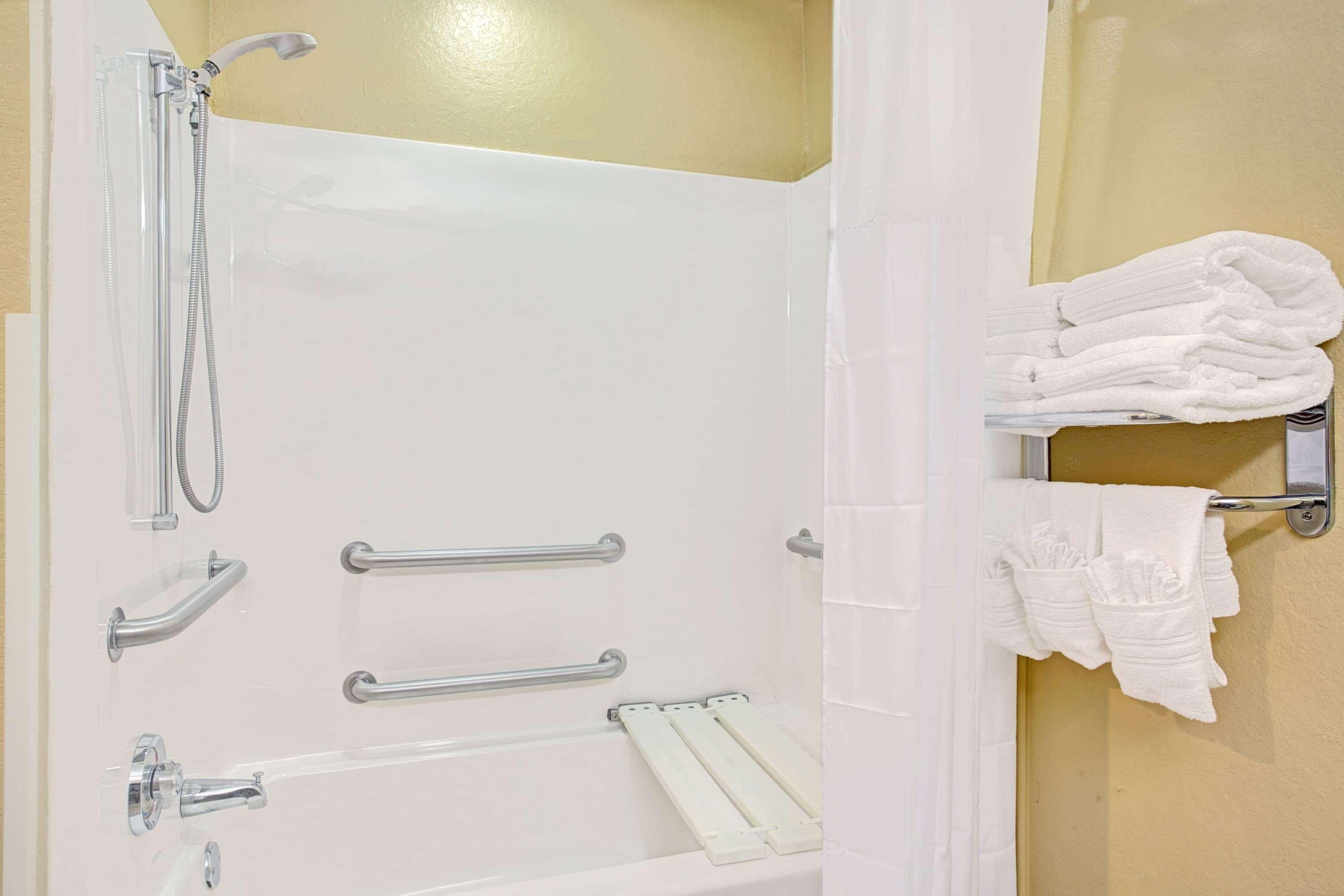 Microtel Inn & Suites By Wyndham Bushnell