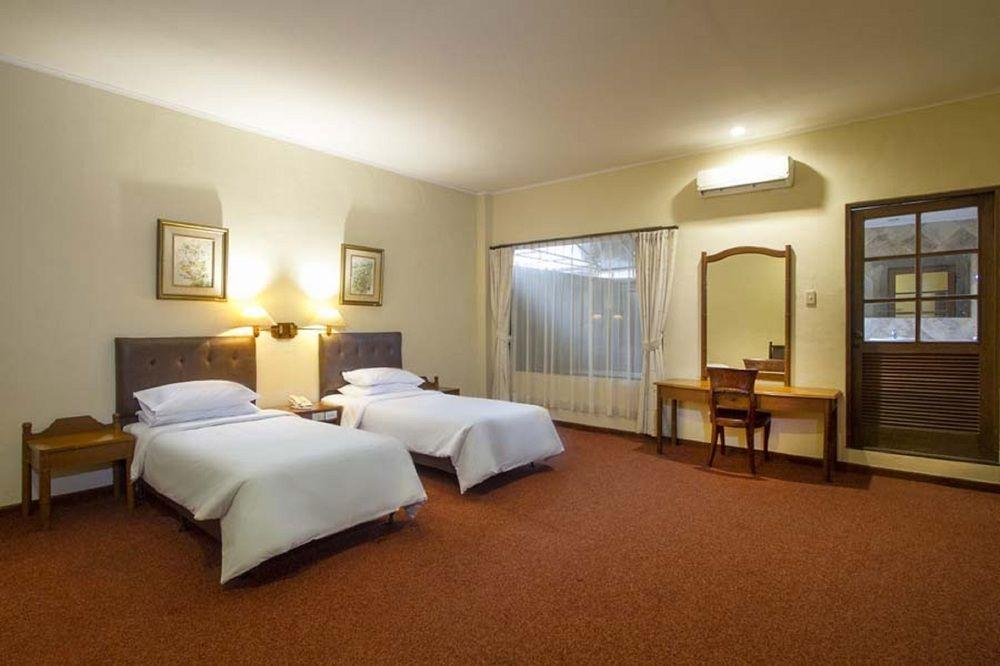 Bali Bungalo by null