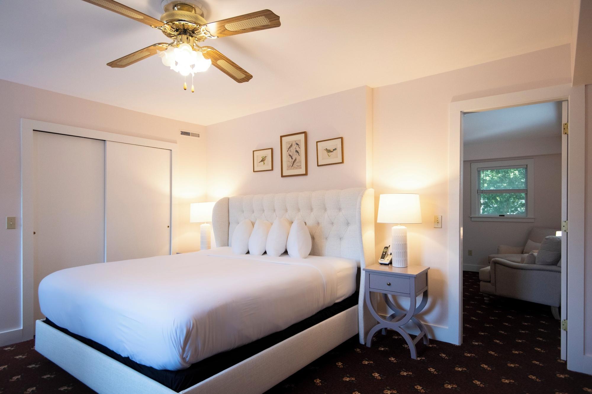 Bar Harbor Manor by null