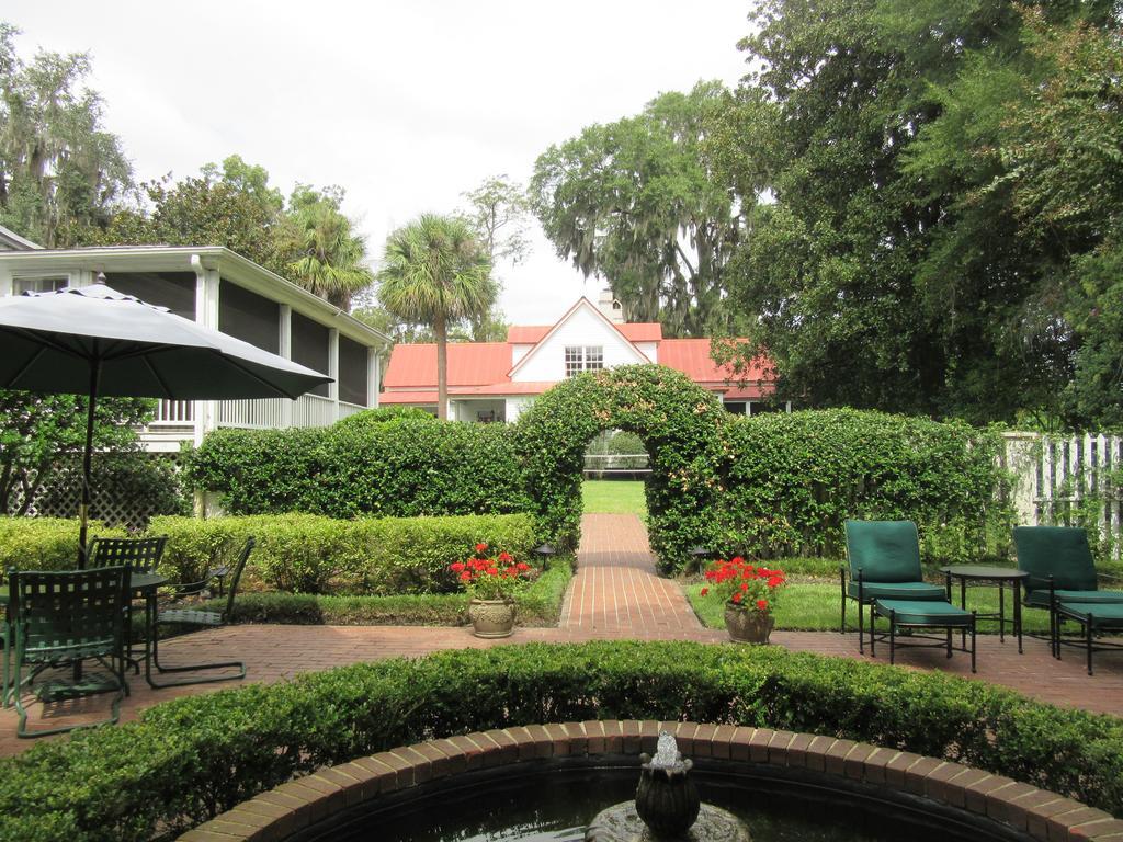 Rhett House Inn by null